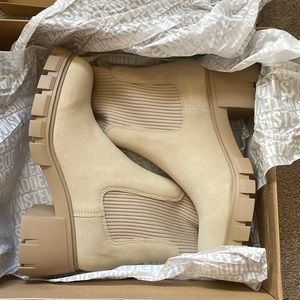 Never worn Steve Madden boots